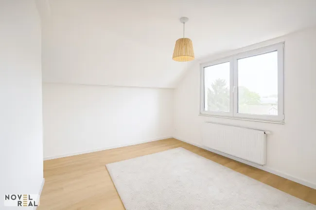 Lichtdurchflutete Dachgeschosswohnung mit großer Terrasse zum Verlieben - Bild