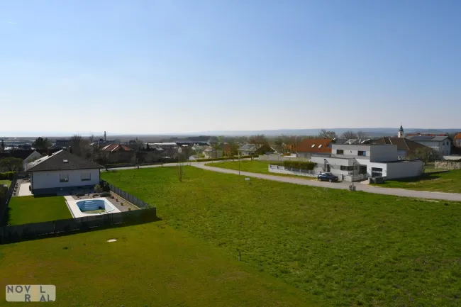 MODERNE VILLA MIT TRAUMHAFTEN FERNBLICK IN NEUSIEDL AM SEE - EINE PREISWERTE ALTERNATIVE ZU BADEN - Bild