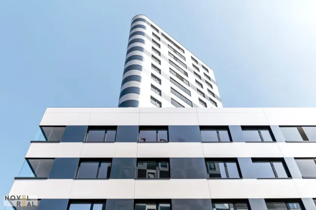 Moderne 2-Zimmer-Wohnung mit Loggia im Sky Tower am Hauptbahnhof - Titelbild