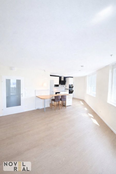 Moderne 2-Zimmer-Wohnung mit Loggia im Sky Tower am Hauptbahnhof