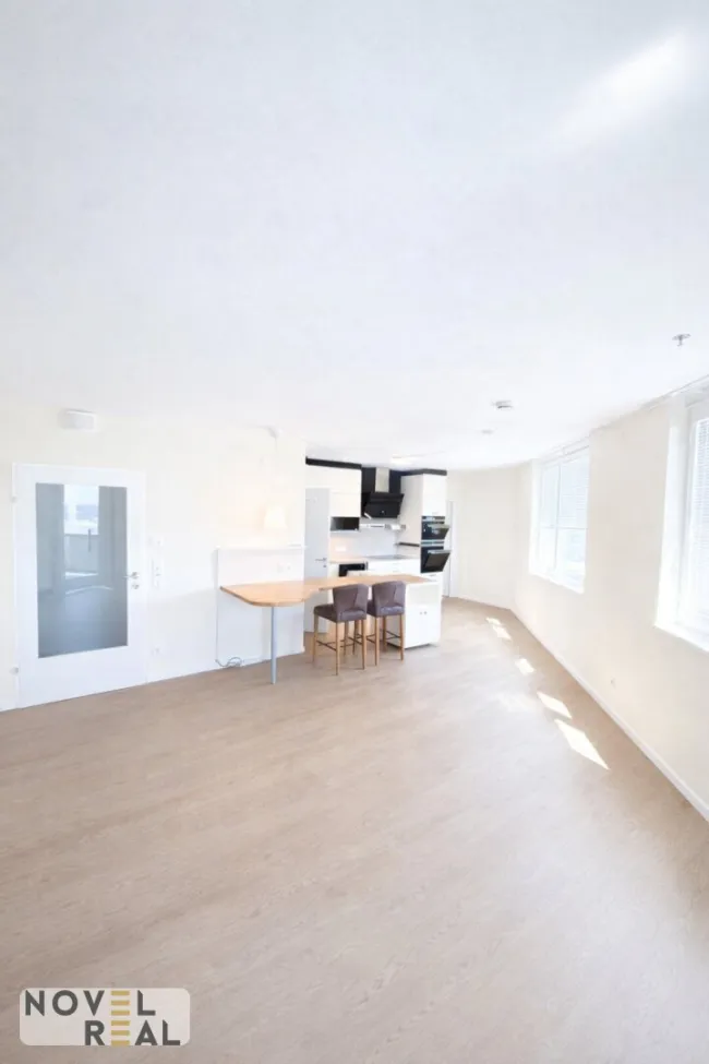 Moderne 2-Zimmer-Wohnung mit Loggia im Sky Tower am Hauptbahnhof - Bild