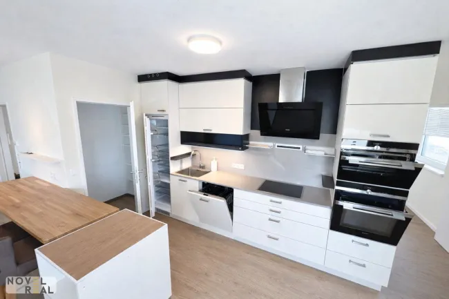 Moderne 2-Zimmer-Wohnung mit Loggia im Sky Tower am Hauptbahnhof - Bild