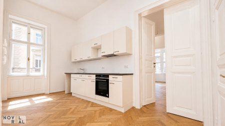 Exklusive Altbauwohnung mit drei Schlafzimmern und repräsentativem Wohnbereich im 1. Bezirk