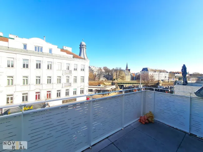 Charmante 3 Zimmer DG-Wohnung mit Terrasse in Gersthof wartet auf Sie! - Bild