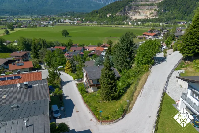 Attraktives Zweifamilienhaus mit Potenzial in begehrter Lage zu kaufen - Bild