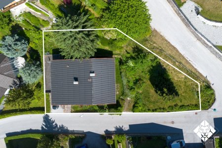 Attraktives Zweifamilienhaus mit Potenzial in begehrter Lage zu kaufen