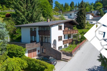 Attraktives Zweifamilienhaus mit Potenzial in begehrter Lage zu kaufen
