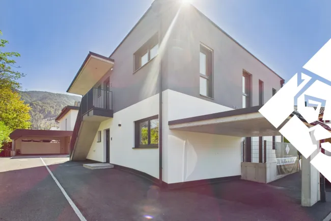 Neubaujuwel „Villenperle“ – Exklusives Zweifamilienhaus in Wörgls Villengegend - Titelbild