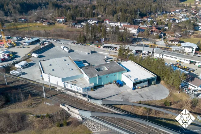 Vollvermietete Industrie- & Gewerbeliegenschaft an der A12 - Bild