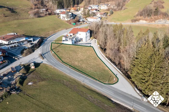 Gewidmetes Gewerbegrundstück am Niederndorferberg mit Panoramablick - Bild