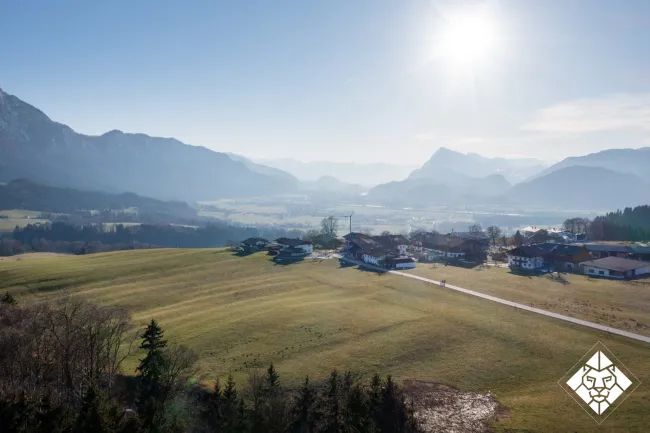 Gewidmetes Gewerbegrundstück am Niederndorferberg mit Panoramablick - Bild