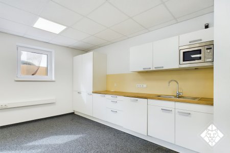 Moderne Gewerbefläche: Flexibles Büro, Praxis oder Lagerraum in Top-Lage