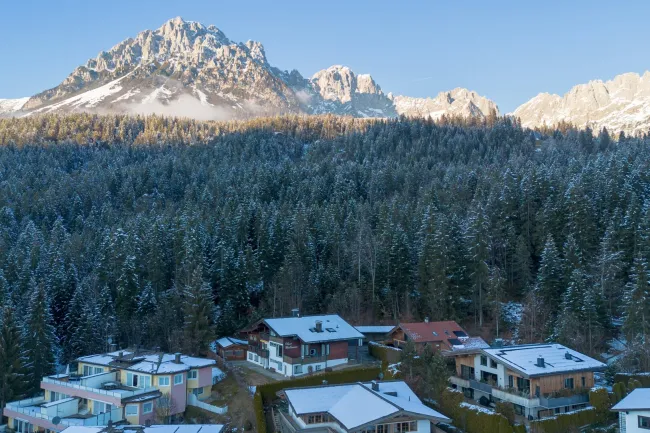 Idyllisches Apartmenthaus in Traumlage – Alleinstehend mit Aussicht in Ellmau - Titelbild