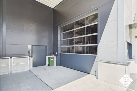 Modernes Palettenlager inklusive Handlingservice mit optimaler Verkehrsanbindung zu mieten