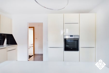 Ruhige Innenstadtlage mit Bahnhofsnähe – 3-Zimmer-Wohnung mit Garage und 4 % Mietrendite