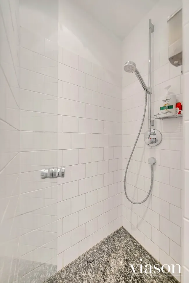 Dusche im großen Bad