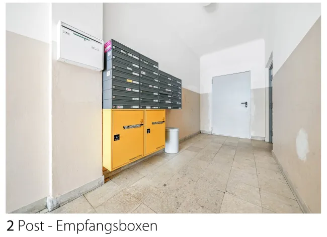Postempfangsboxen im Eingangsbereich