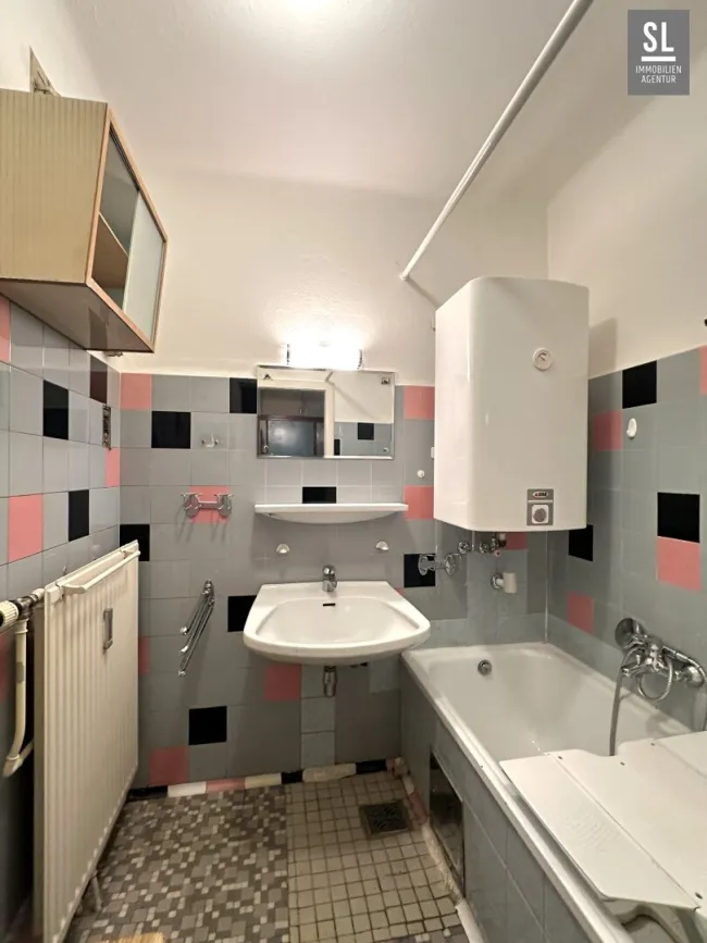 Badezimmer mit Badewanne