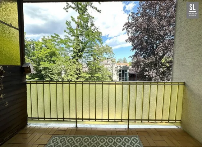 Loggia mit schönem Grünblick
