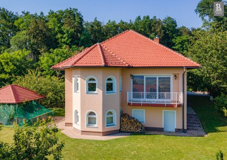 Großzügiges Anwesen mit Bio-Obstgarten und Traumaussicht nahe Ptuj