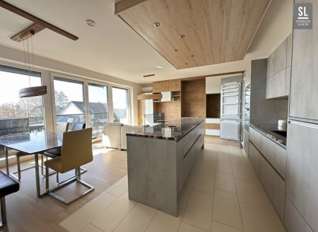 Gemütlich Essen-Wohnen-Kochen mit kompletter Glasfront