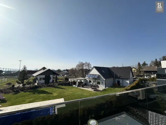 Blick von 19m² Westbalkon