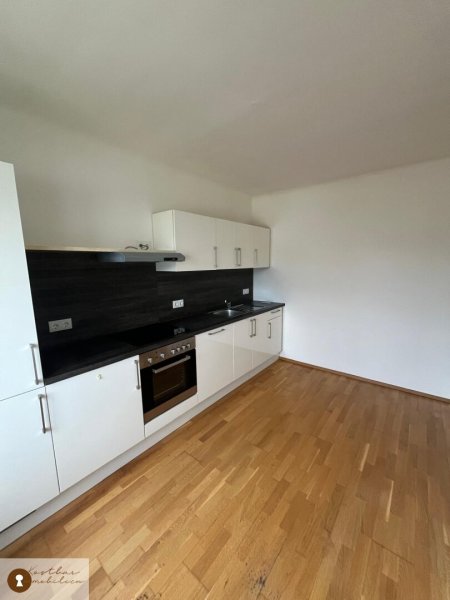 Sehr schöne und unprätentiöse Zweizimmerwohnung in direkter Nähe zum Citypark zu vermieten. Haustiere erlaubt.