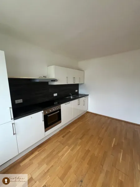 Sehr schöne und unprätentiöse Zweizimmerwohnung in direkter Nähe zum Citypark zu vermieten. Haustiere erlaubt.