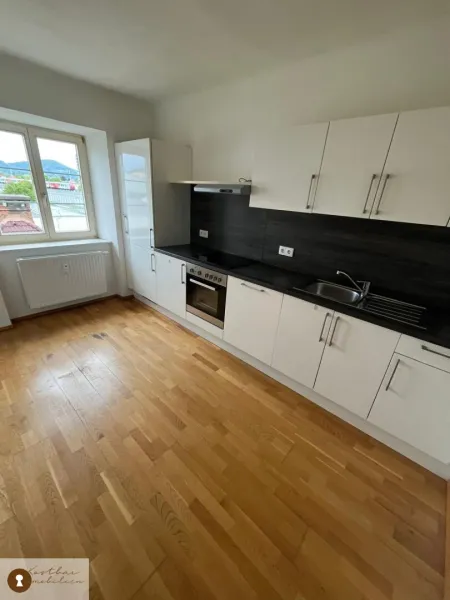 Sehr schöne und unprätentiöse Zweizimmerwohnung in direkter Nähe zum Citypark zu vermieten. Haustiere erlaubt.