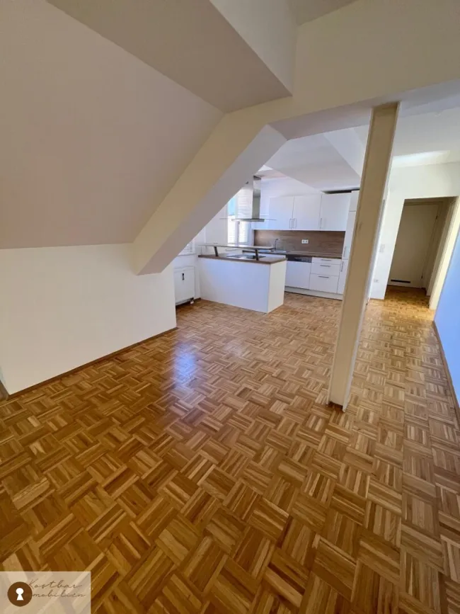 Besonders fulminante Dreieinhalbzimmerwohnung in sehr zentraler Lage, in der Griesgasse 38, zu vermieten! WG geeignet. - Bild