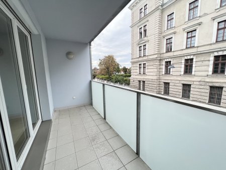 Sonnige 2-Zimmer Wohnung, mit Loggia!
