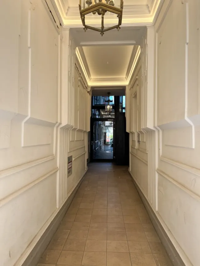 Sanierter Altbaucharme - 2 Zimmer Wohnung in Bestlage des 7. Bezirks - Bild