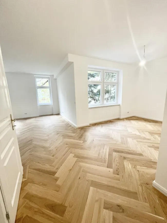 Wohnung & Büro: Neu sanierte 3 Zimmer Wohnung & Büro mit Terrasse zu verkaufen! - Bild