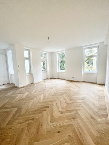 Wohnung & Büro: Neu sanierte 3 Zimmer Wohnung & Büro mit Terrasse zu verkaufen!