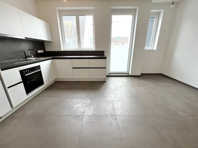 3 Zimmer Dachgeschoßtraum mit Einbauküche in bester Lage des 5. Bezirkes - Titelbild
