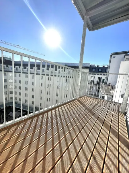 Ihre Sommer-Aktion: Halbe Provision bis Ende August - Leben über den Dächern - Vorsorgewohnung mit Balkon in bester Lage des 5. Bezirkes!