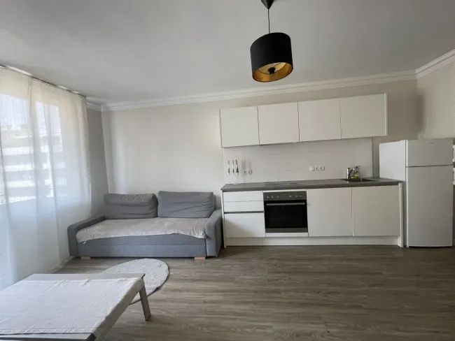 Ideale 2 Zimmer Wohnung mit kleinem Balkon und guter Infrastruktur - Bild