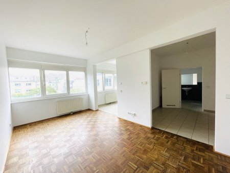 Ruhige 2-Zimmer mit Loggia Nähe WÄHRINGER STRASSE!