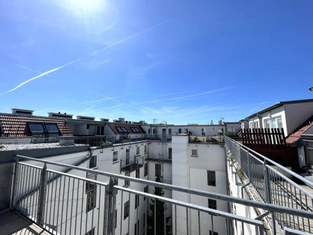 3 ZIMMER DACHGESCHOSS-WOHNUNG MIT TERRASSE UND FERNSICHT