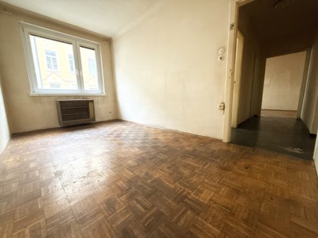 3-Zimmer-Wohnung mit Loggia in bester Lage von 1180 Wien zu kaufen! SANIERUNGSBEDÜRFTIG