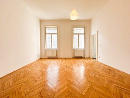 sommer-aktion: Bis 31.08.2026 nur die halbe Provision - Stilvolle 2 Zimmer Wohnung in einem wunderschönen Stilaltbau