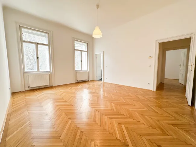 sommer-aktion: Bis 31.08.2026 nur die halbe Provision - Stilvolle 2 Zimmer Wohnung in einem wunderschönen Stilaltbau - Bild