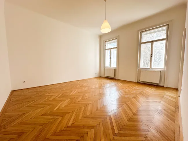 sommer-aktion: Bis 31.08.2026 nur die halbe Provision - Stilvolle 2 Zimmer Wohnung in einem wunderschönen Stilaltbau - Bild
