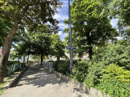 Neu sanierte Garconniere, vis-a-vis Park, zentral im 17. Bezirk!