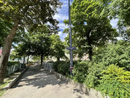 Neu sanierte Garconniere, vis-a-vis Park, zentral im 17. Bezirk!