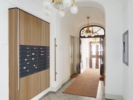 Stilvolle 2 Zimmer Wohnung, neu saniert, im wunderschönen Stilaltbau