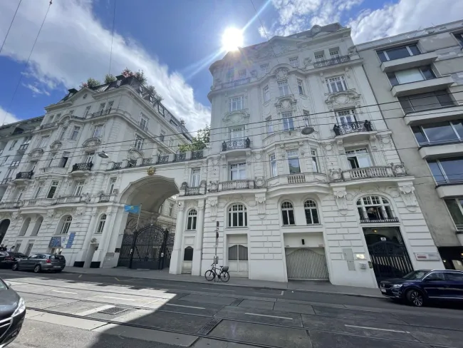 Die ersten 3 Monate mietfrei! - Stilvolle Altbauwohnung - 4 Zimmer - in Bestlage des 4. Bezirkes, Nähe Belvedere und Karlskirche - Titelbild