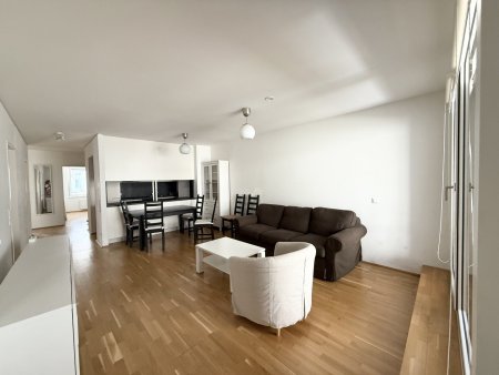 4er WG geeignet / 5-Zimmerwohnung mit Balkon und Loggia - zu mieten!
