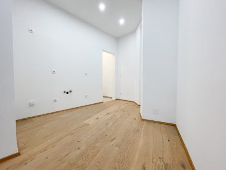 ERSTBEZUG NACH SANIERUNG: geräumige 2-Zimmerwohnung Nähe Adele-Jellinek-Park