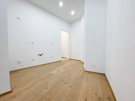 ERSTBEZUG NACH SANIERUNG: geräumige 2-Zimmerwohnung Nähe Adele-Jellinek-Park